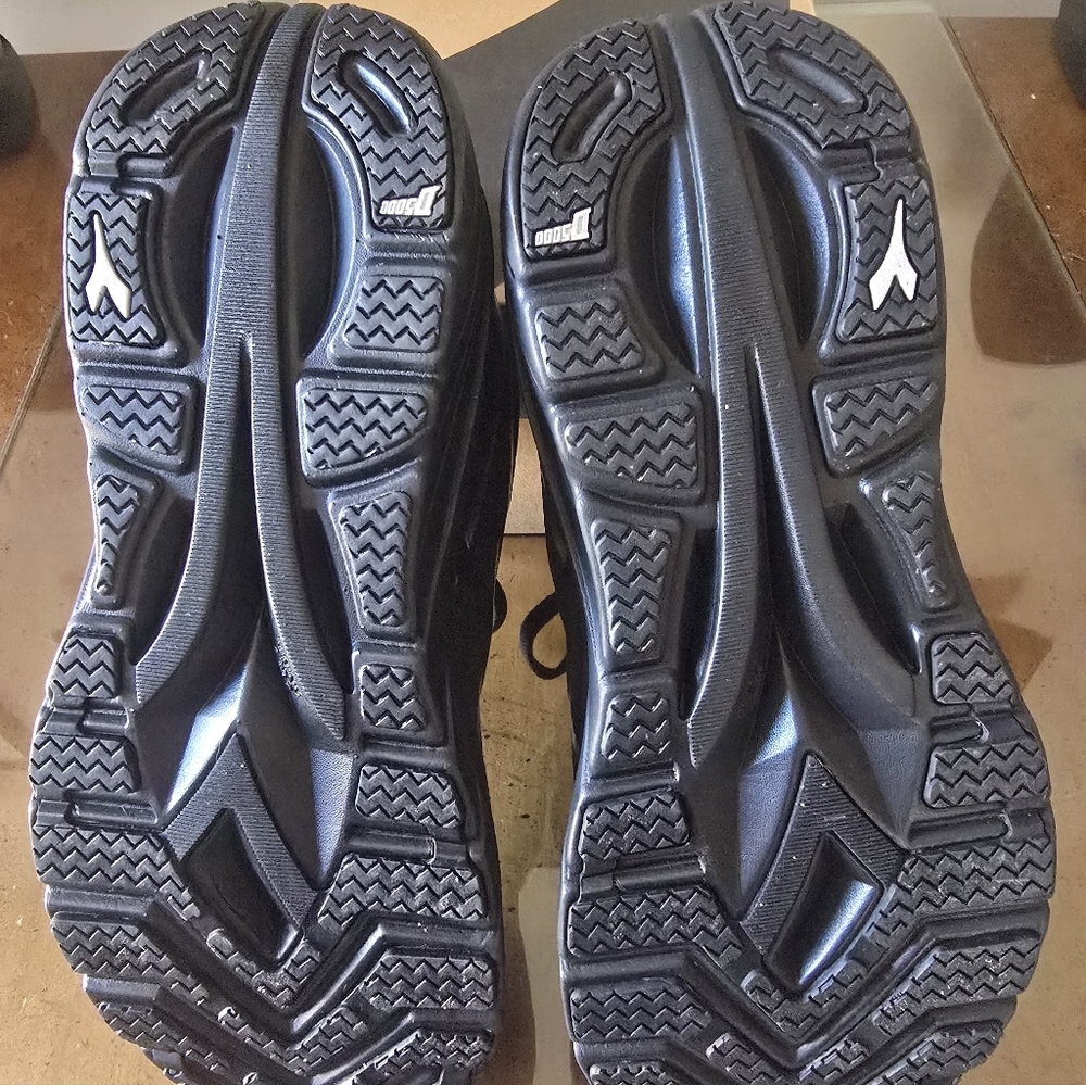 NWT!!Diadora Women's Black and Silver Nucleo Equipe Size 8.5 Normal Width. - Picture 3 of 5